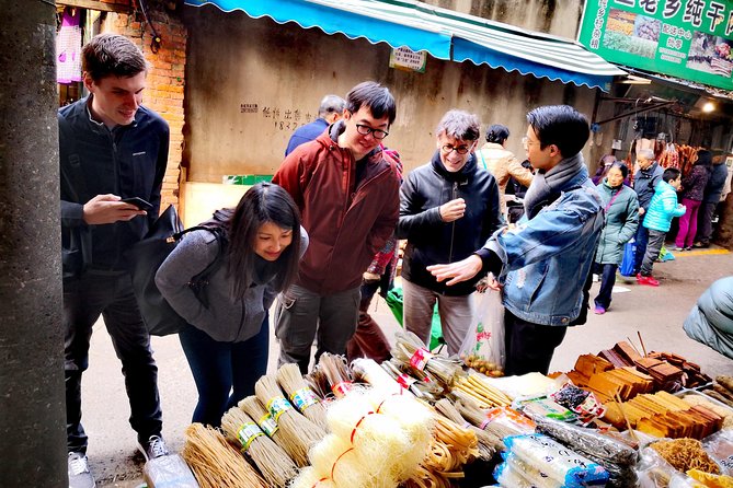 3-Hour Biang Biang Noodles Cooking Class in Xi'an - Tea, coffee, and the noodle party meal you actually eat
