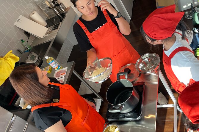 Cooking Ramen&Gyoza/KatsuCurry/Bento/Okonomiyaki+Store Tour@Osaka - Cooking class in a warm kitchen: what small-group coaching changes
