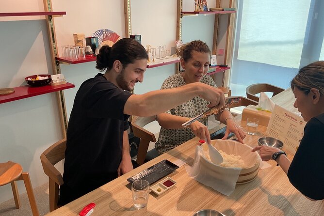 Cozy Tokyo Class: Ramen, Sushi, Sake Pairing & Cultural Exchange - A Cozy Tokyo Cooking Class in Tsukishima (Not a Factory Tour)