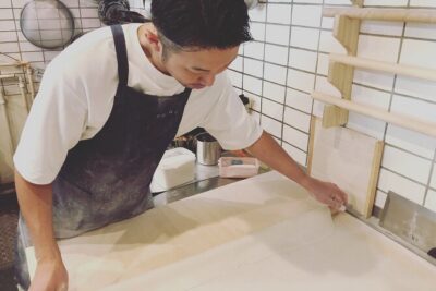 Mondo's most popular plan! Experience making soba noodles and the king of Japanese cuisine, tempura, in Sapporo! - The soba-making lesson flow: from buckwheat dough to soba-yu