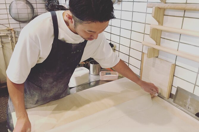 Mondo's most popular plan! Experience making soba noodles and the king of Japanese cuisine, tempura, in Sapporo! - The soba-making lesson flow: from buckwheat dough to soba-yu