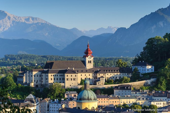Original Sound of Music Tour Salzburg With Schnitzel and Noodle - Schloss Hellbrunn: the gazebo scene and a useful 20-minute photo break