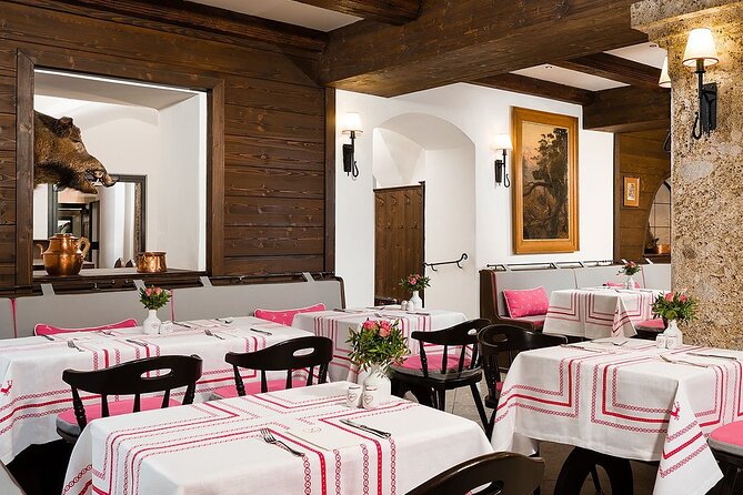 Original Sound of Music Tour Salzburg With Schnitzel and Noodle - Leopoldskron Palace and the boating scene over Lake Leopoldskron