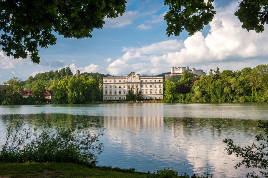 Original Sound of Music Tour with Schnitzel + Noodles - How the Original Sound of Music route starts at Mirabell Platz