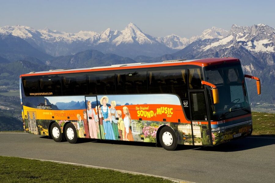 Original Sound of Music Tour with Schnitzel + Noodles - Mondsee Wedding Chapel: the aisle moment and what to watch for