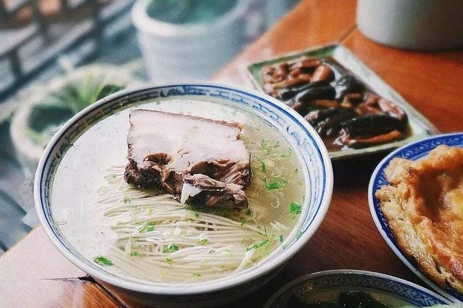 Secret Noodle and Wonton in Shanghai Alleyways with Local Beer - Picking the Right Time: Breakfast, Lunch, or Dinner Beer Rules