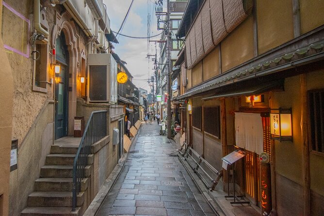 Takashi's local food adventure through Gion Kyoto tips of Ramen - Kawara-machi restaurant time: what you can expect to eat