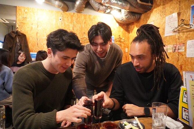 Tokyo : Local Bar and Ramen hopping Tour in Ikebukuro - Stop 1 at Apaman Shop: starting with local momentum