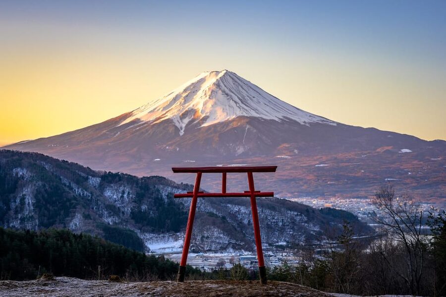 Tokyo: Mt. Fuji, Hakone, Arakura Fuji Sengen w/ Ramen Making - Arakura Fuji Sengen Shrine and Chureito Pagoda: Where Your Photo Effort Gets Rewards