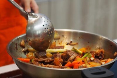 Xiao Long Bao, Beef Noodles & Boba Tea Cooking Class in Taipei - Finding Cookinn Taiwan in Zhongshan and getting comfortable fast